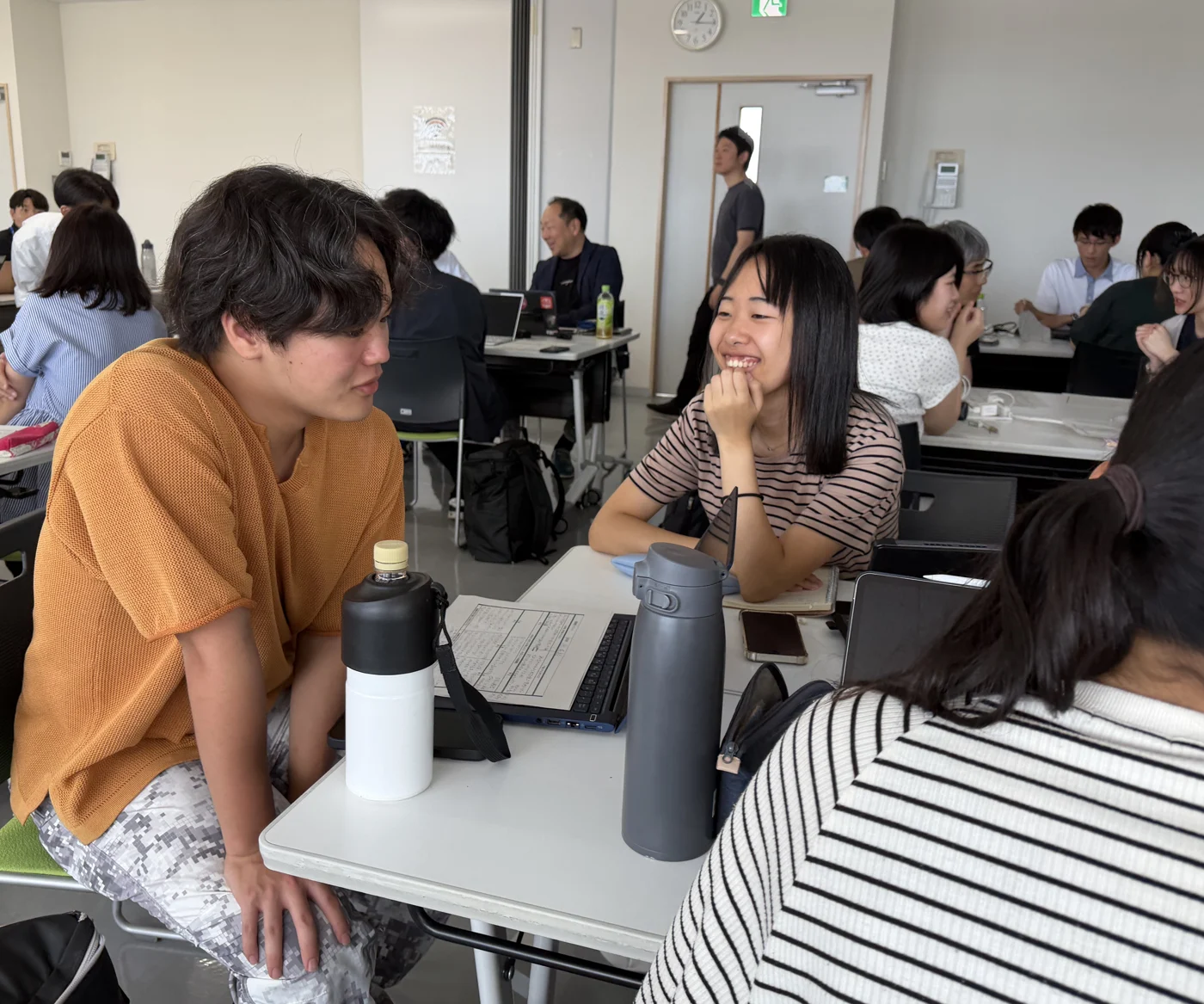 2026年度TAKEOFF Campで、笑顔で話す参加者